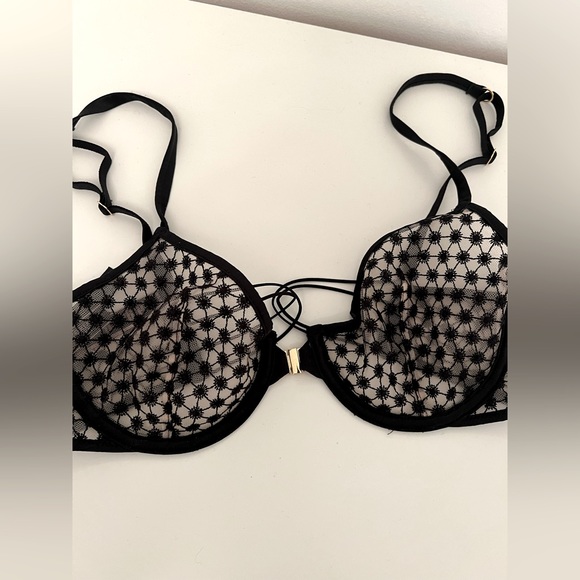 Victoria secret front closer bra - Picture 2 of 4